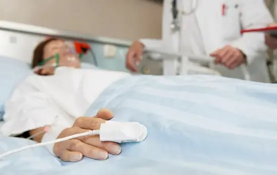 6C7513549-130520-ventilator-patient-315p 